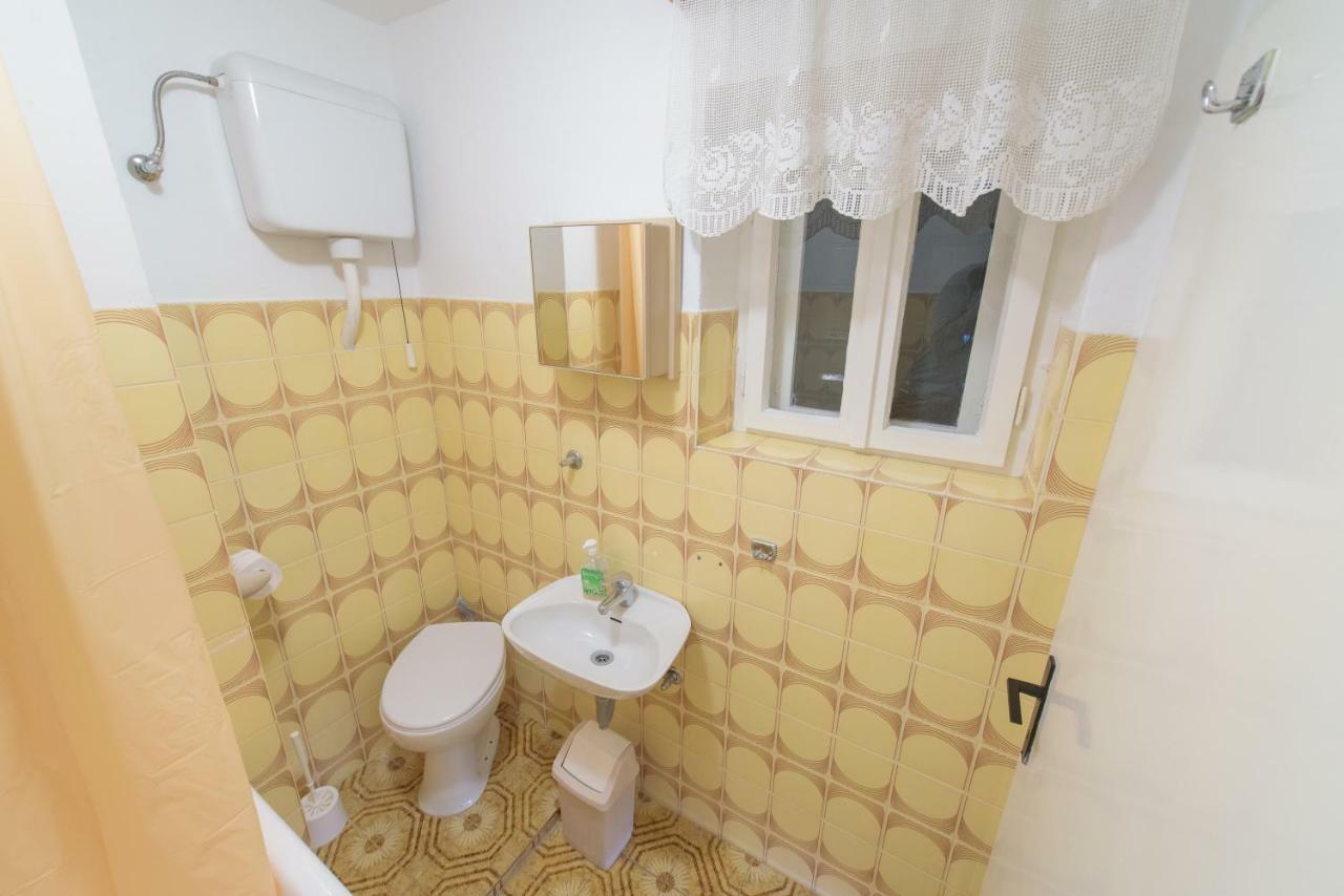 Apartman Lucijan Kastela Exterior photo