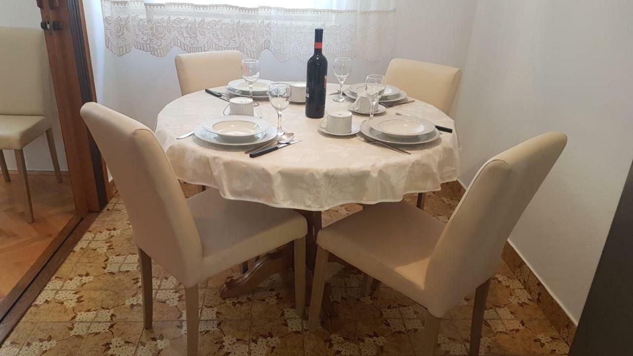 Apartman Lucijan Kastela Exterior photo